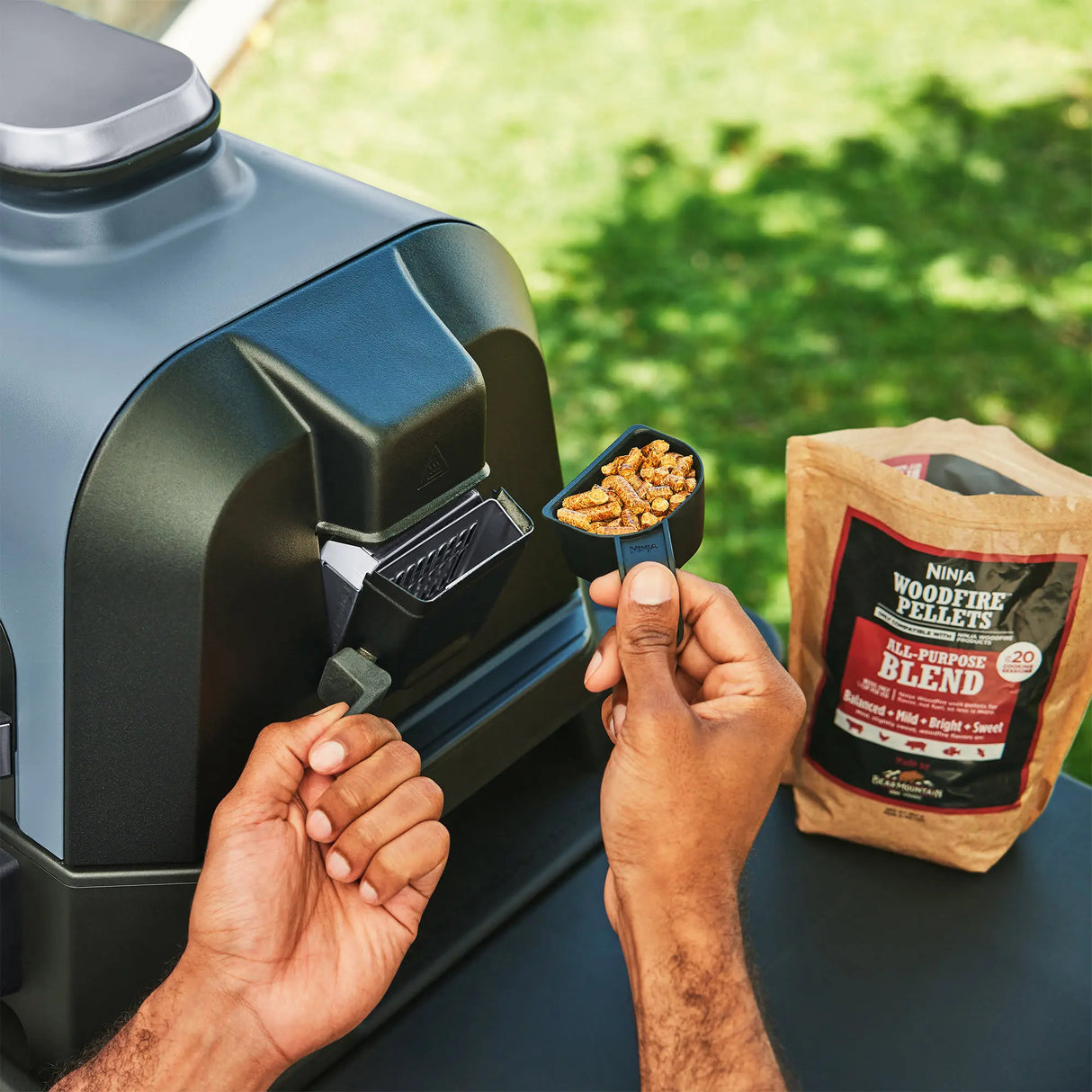 Ninja Barbecue électrique et fumoir Woodfire Pro Connect XL