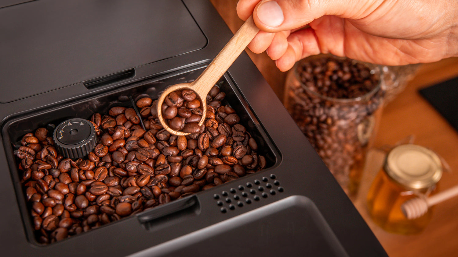 CECOTEC Machine à café grains Cremmaet Compactccino Connected Black Rose