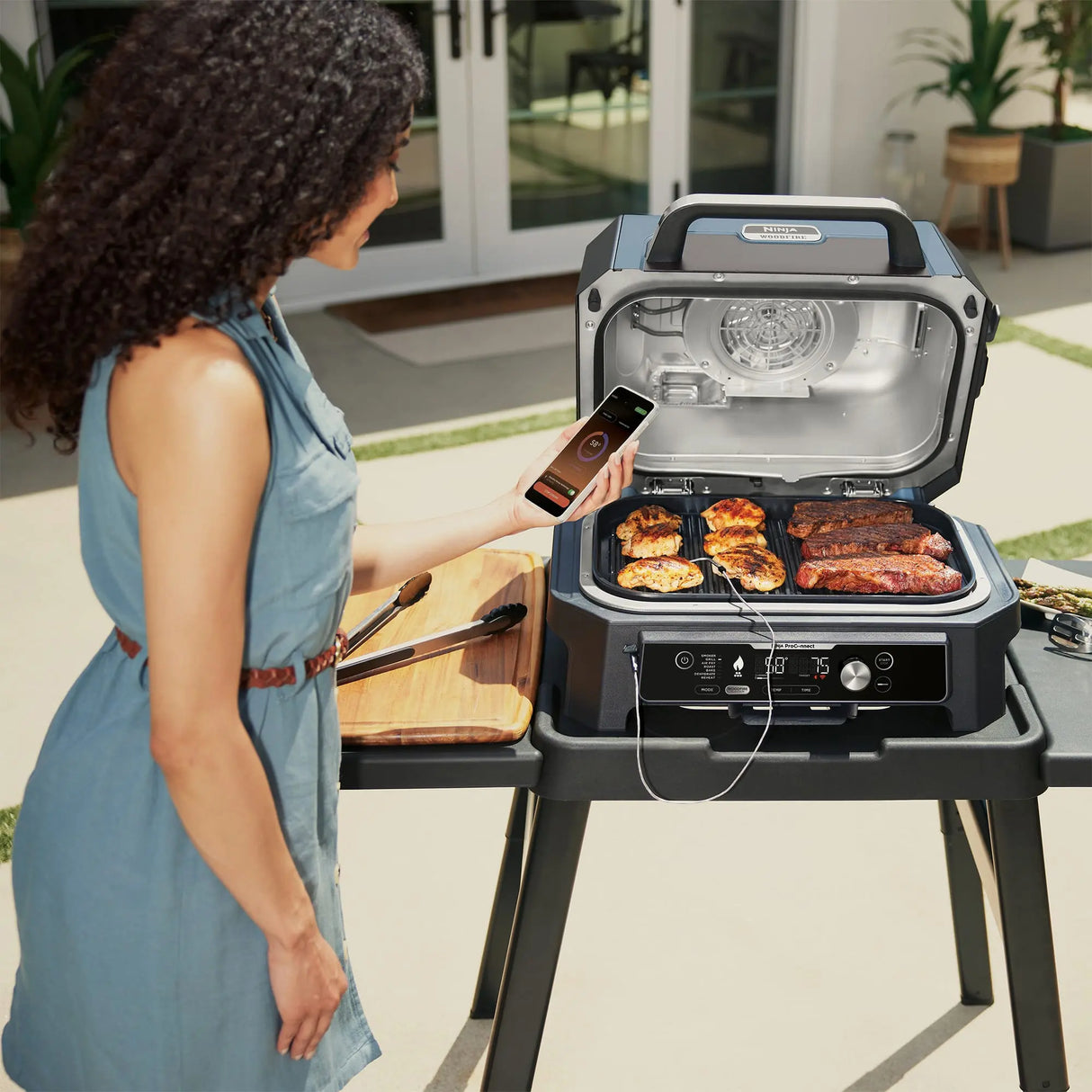 Ninja Barbecue électrique et fumoir Woodfire Pro Connect XL